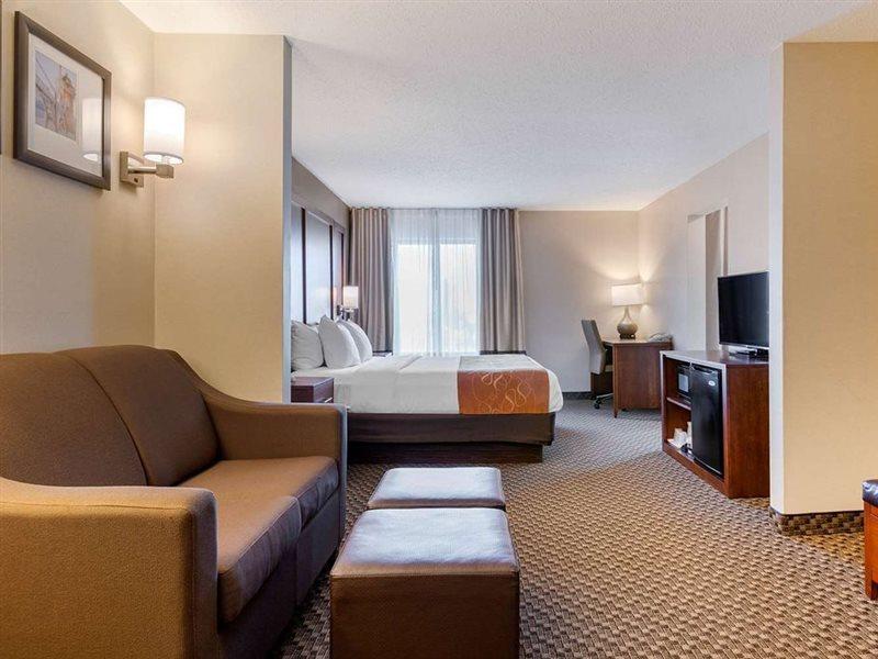 Comfort Suites South Haven Near I-96 Exteriör bild