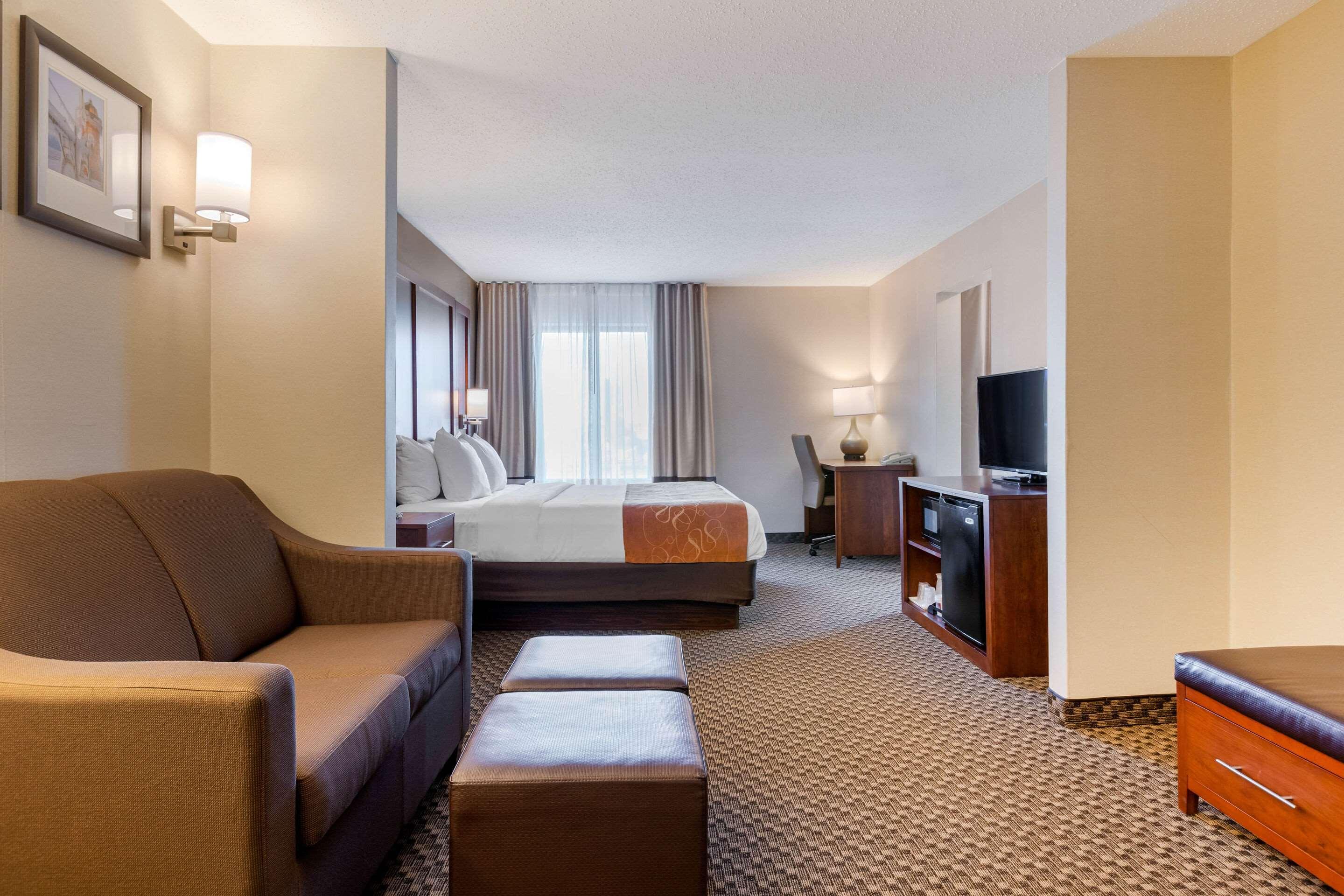 Comfort Suites South Haven Near I-96 Exteriör bild