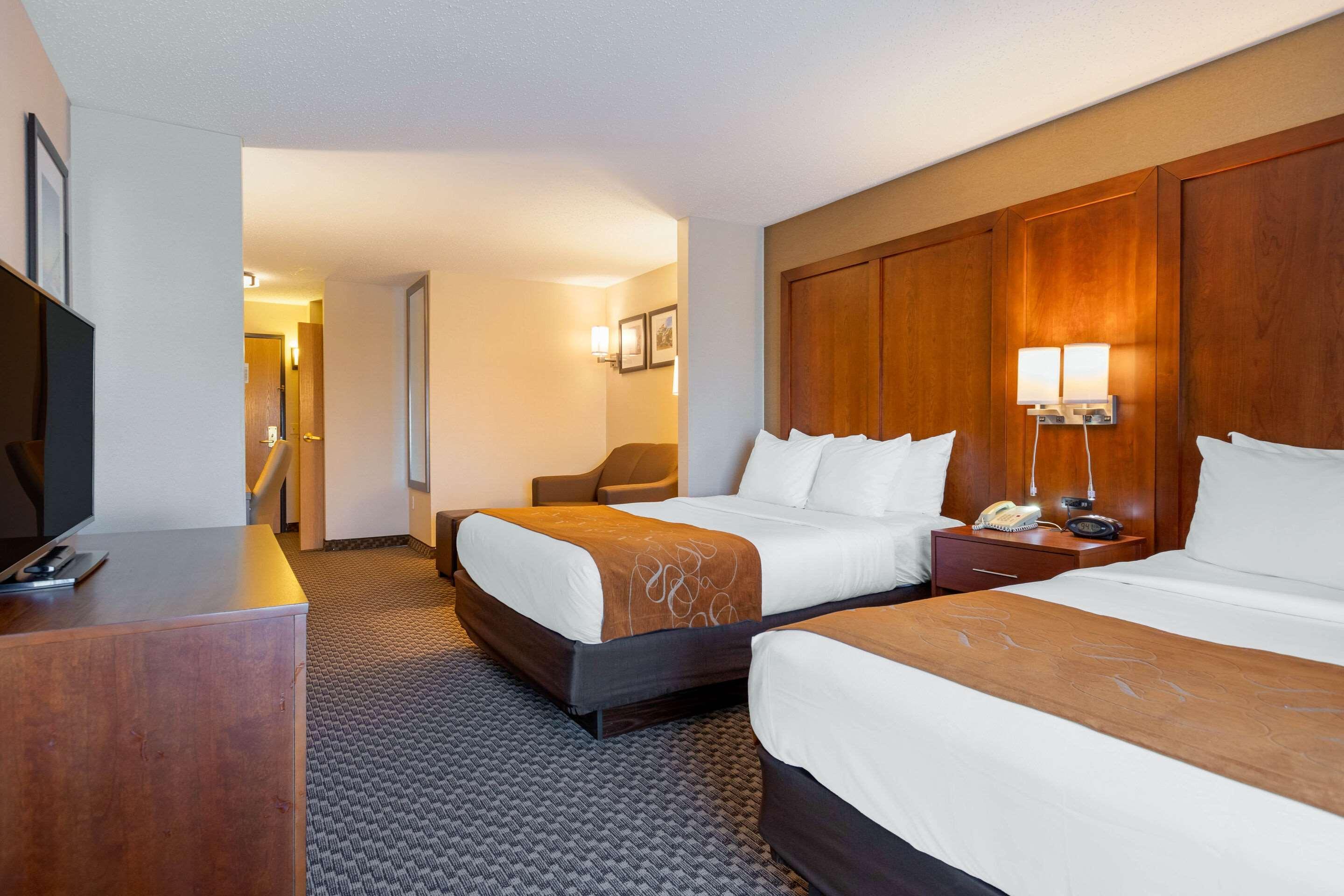 Comfort Suites South Haven Near I-96 Exteriör bild