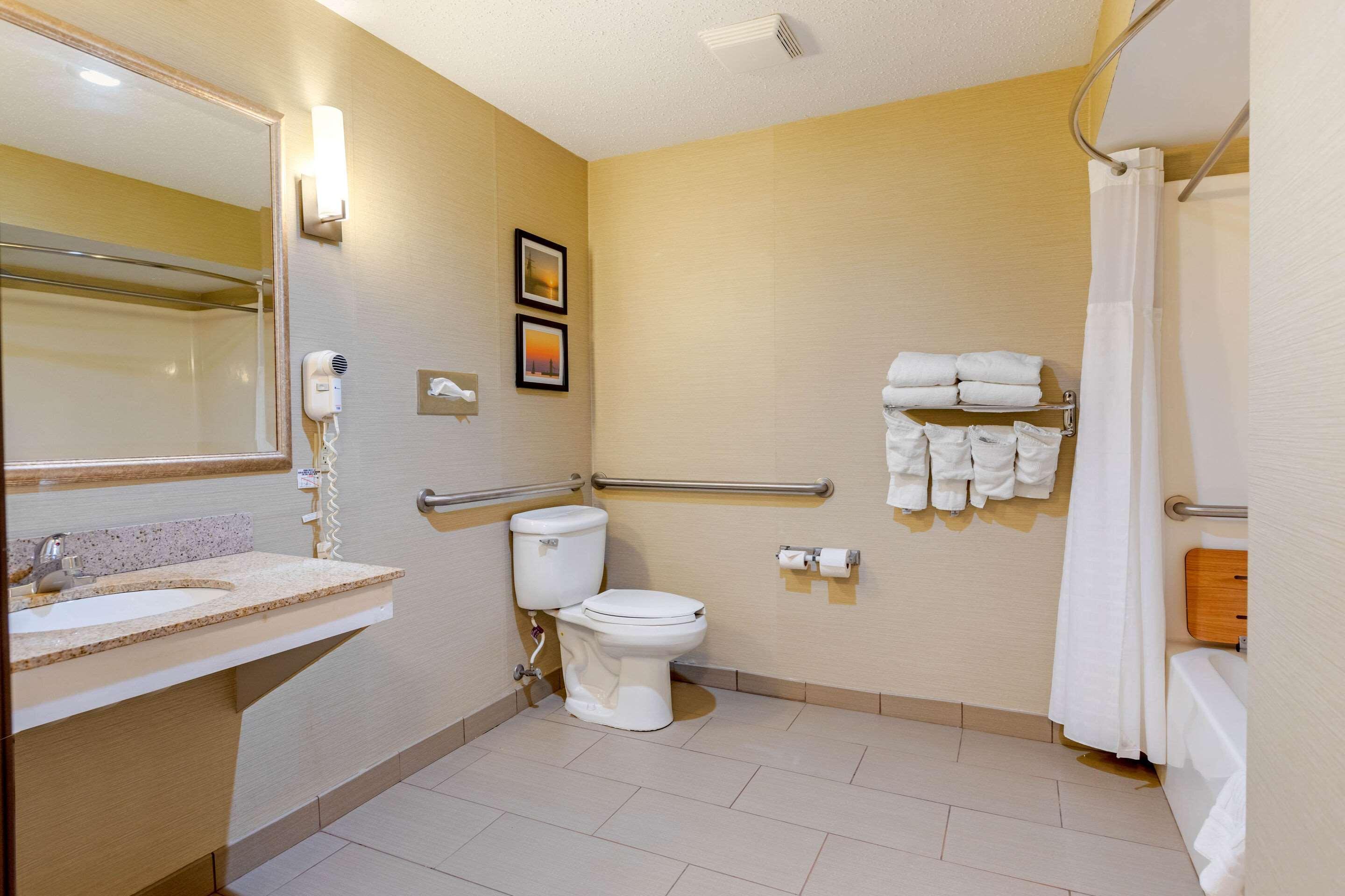 Comfort Suites South Haven Near I-96 Exteriör bild