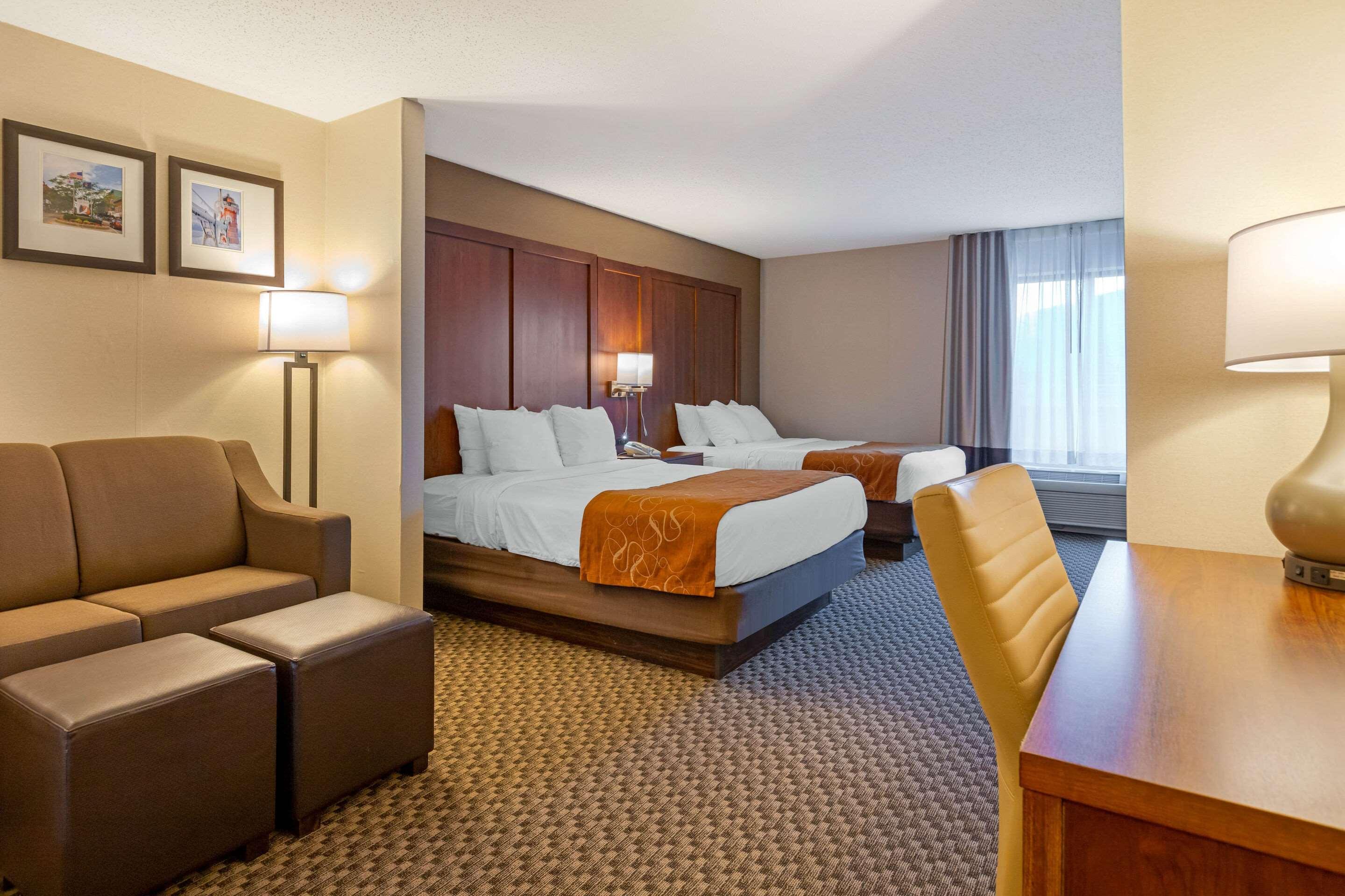 Comfort Suites South Haven Near I-96 Exteriör bild