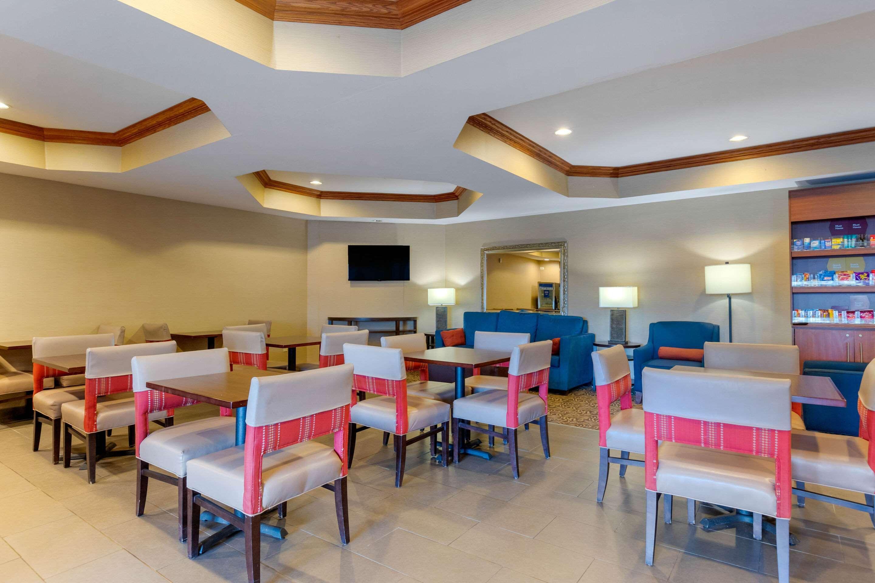 Comfort Suites South Haven Near I-96 Exteriör bild