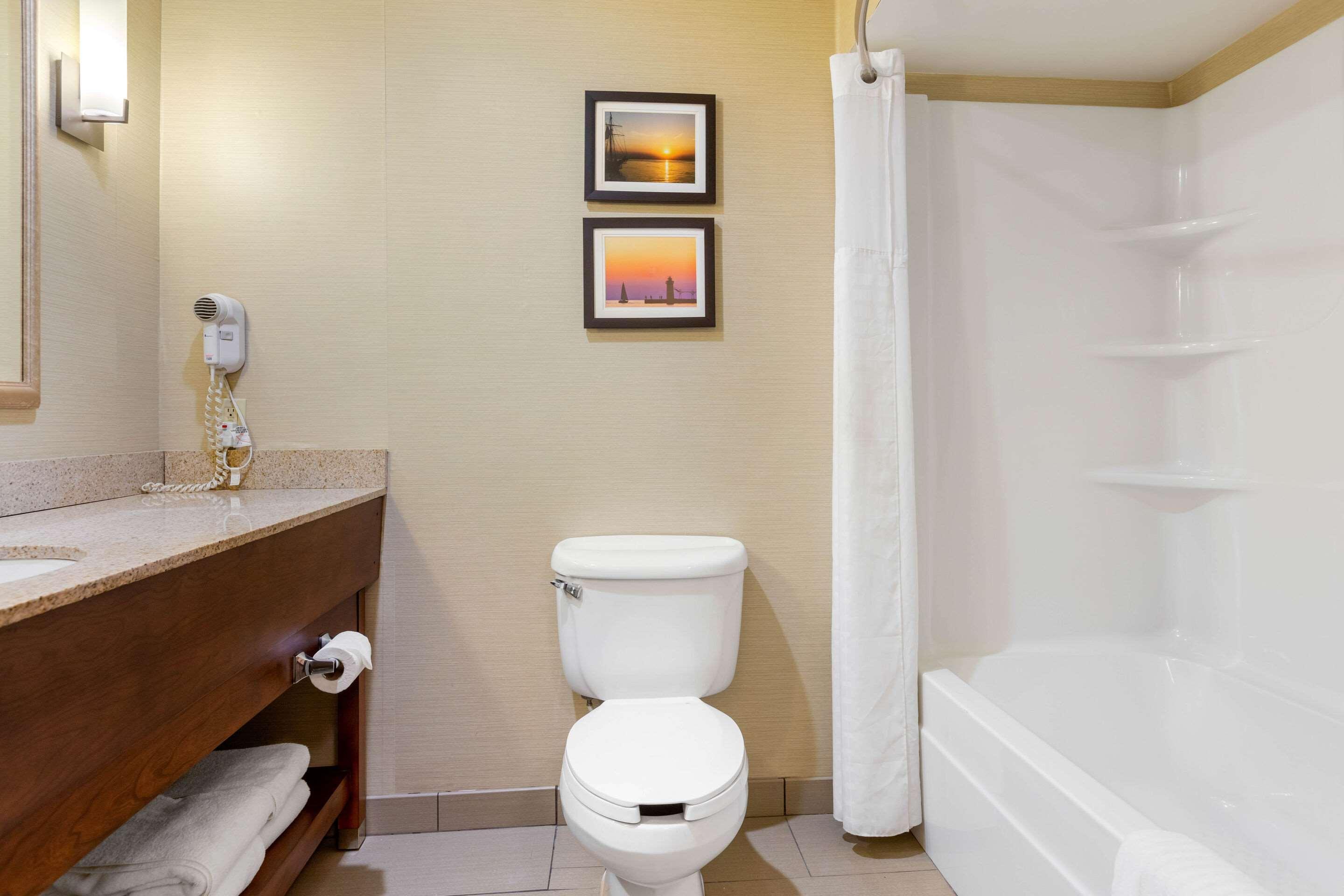 Comfort Suites South Haven Near I-96 Exteriör bild