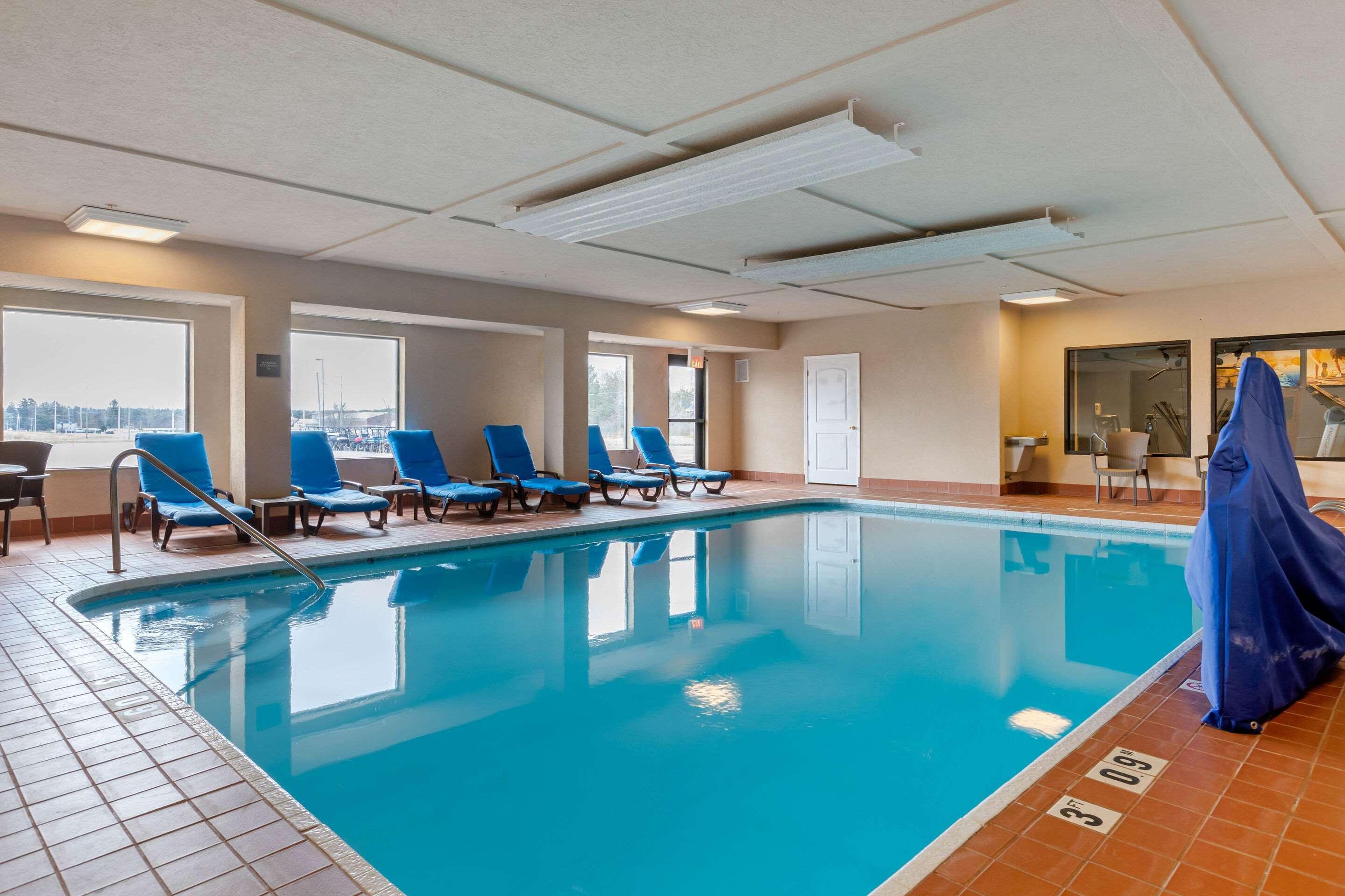 Comfort Suites South Haven Near I-96 Exteriör bild