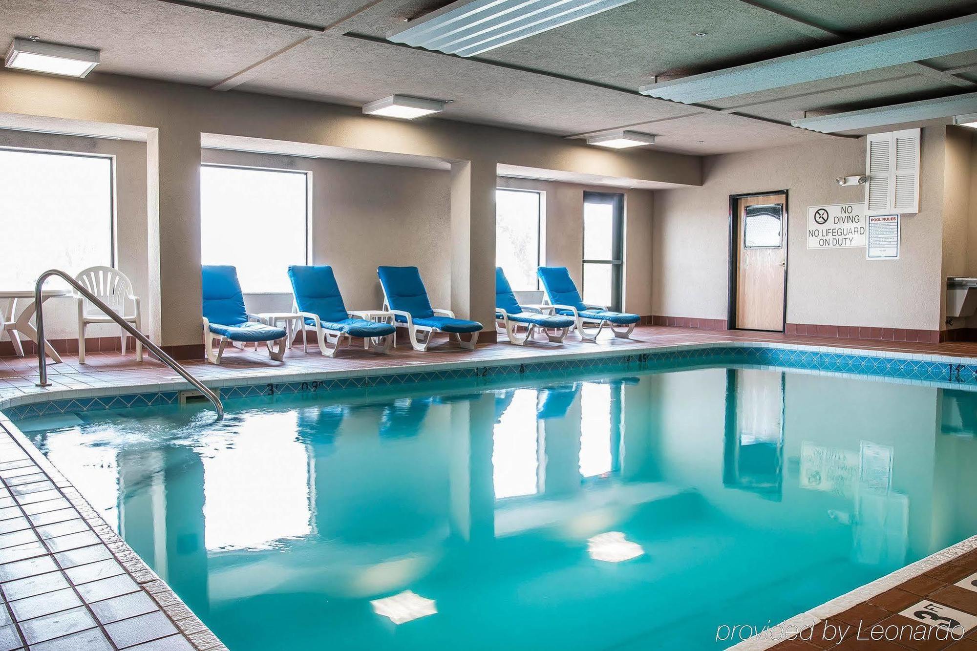 Comfort Suites South Haven Near I-96 Exteriör bild