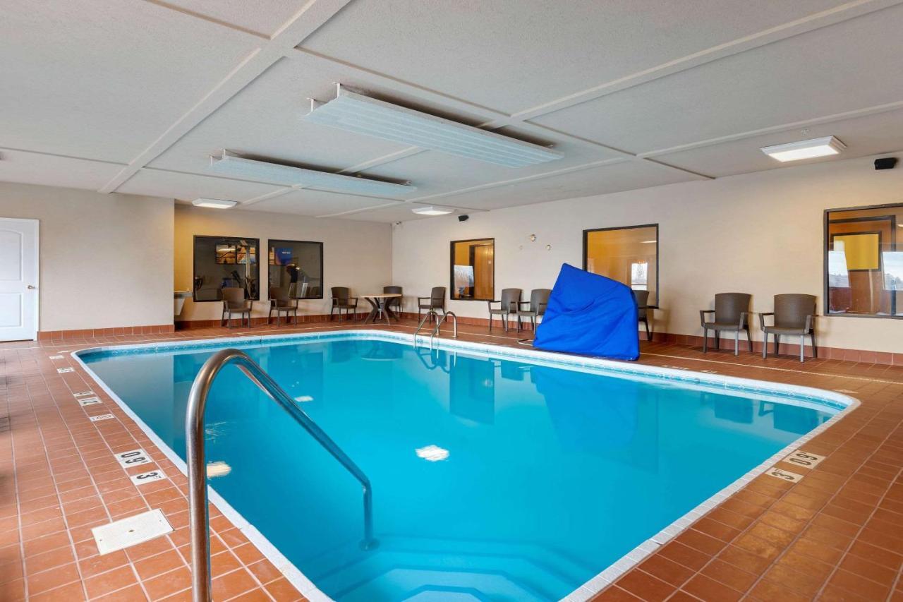 Comfort Suites South Haven Near I-96 Exteriör bild